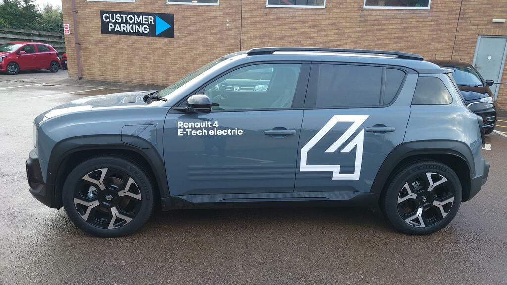 Renault 4 E-Tech Comfort Range 52Kwh Techno Suv VO75JYG Grey #4