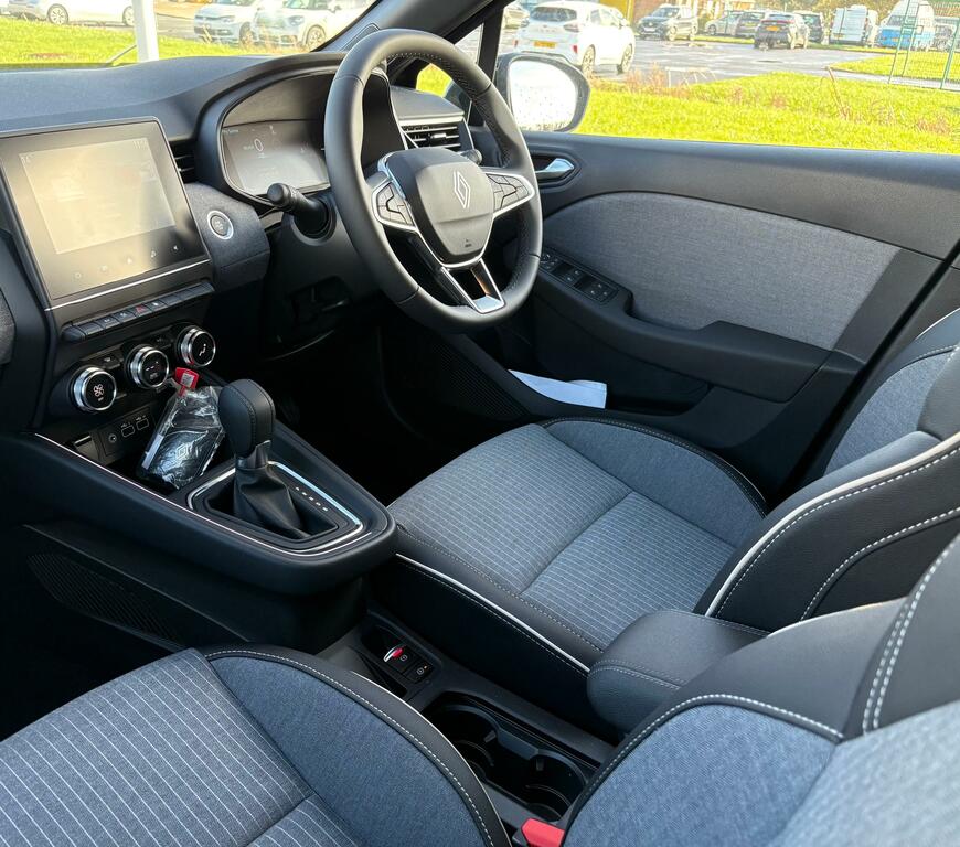 Renault Clio 1.6 E-tech Techno Hatchback Hybrid CU75KKZ Black #2