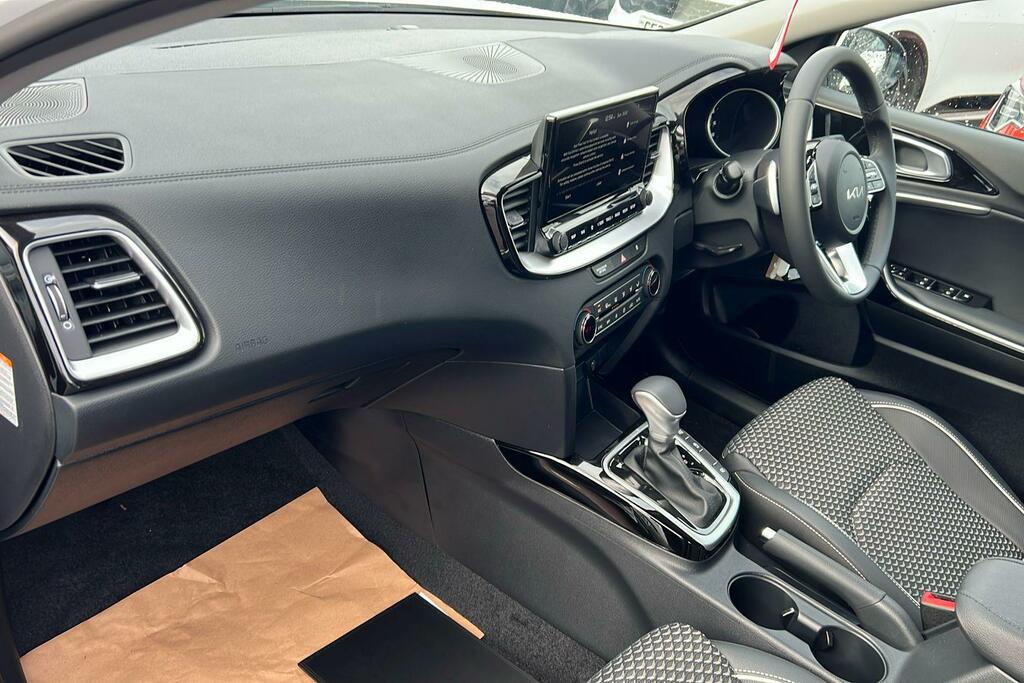 Kia Xceed 1.0 T-gdi Mhev Pure Suv Hybrid Dct Euro White #2