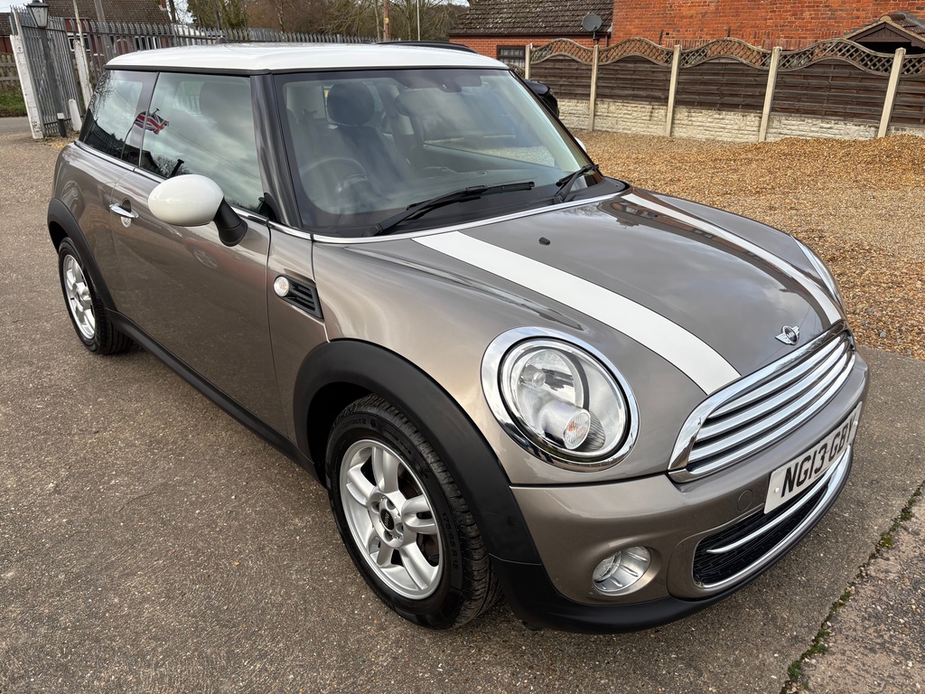 Mini Hatch 1.6 Cooper D Euro 5 S S White