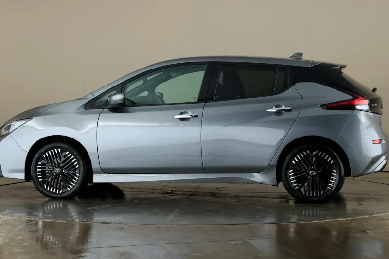 Nissan Leaf Hatchback 110Kw N-connecta 39K DP22BHL Grey #3