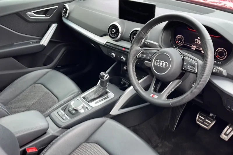 Audi Q2 35 Tfsi S Line S Tronic HJ72YAO Red #6