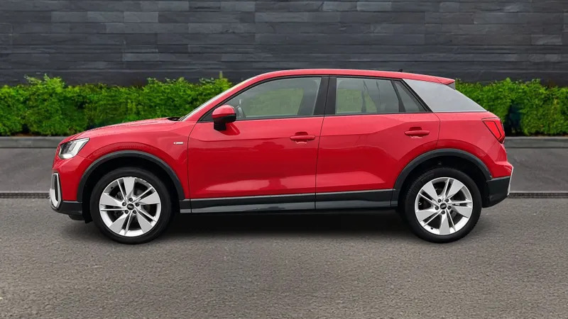 Audi Q2 35 Tfsi S Line S Tronic HJ72YAO Red #4