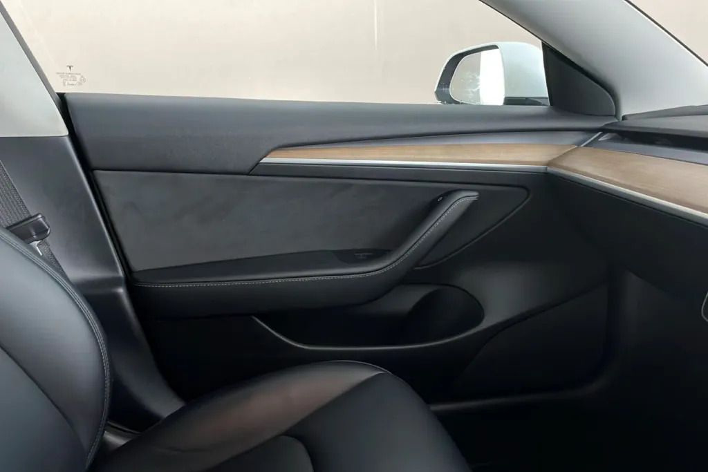 Tesla Model Y Long Range Awd  #7