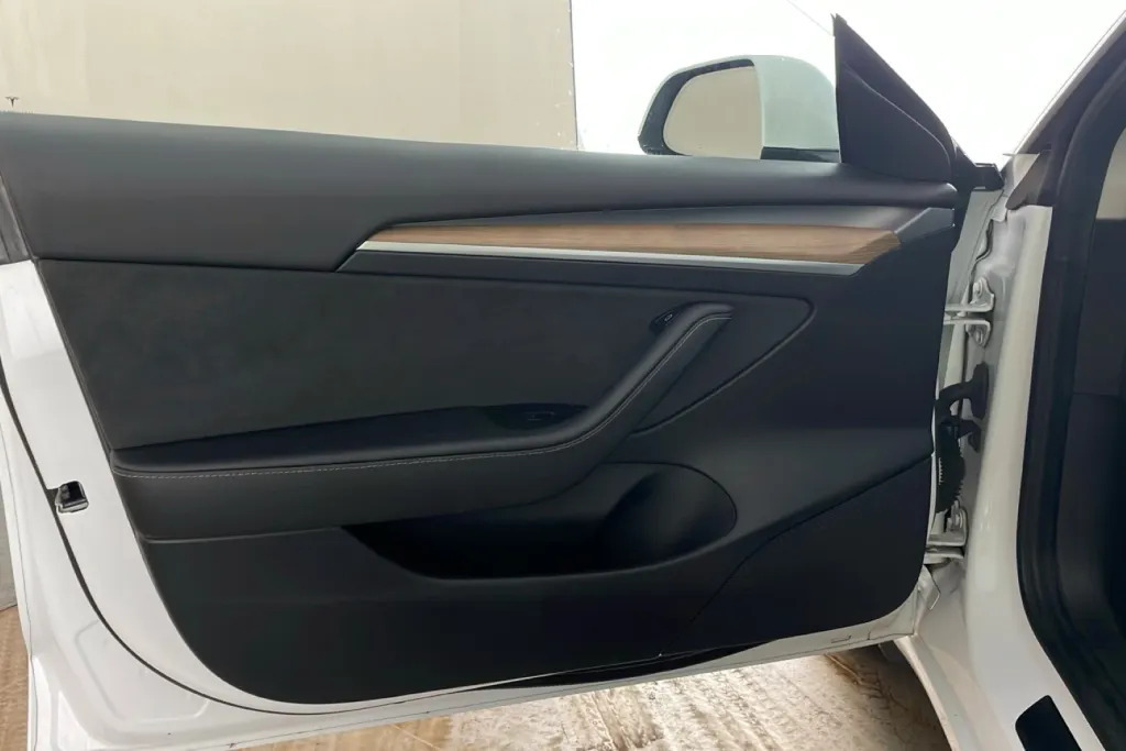 Tesla Model Y Long Range Awd  #9