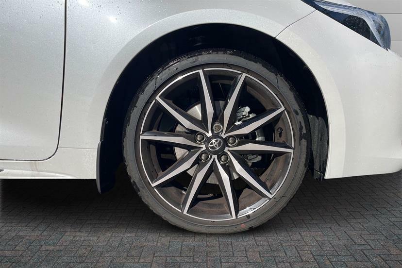 Toyota Corolla 2.0 Hybrid 178 Gr Sport Cvt GD25AXK White #5