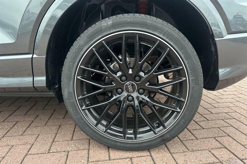 Audi Q2 30 Tfsi 116 Black Edition MJ75GKC Grey #5