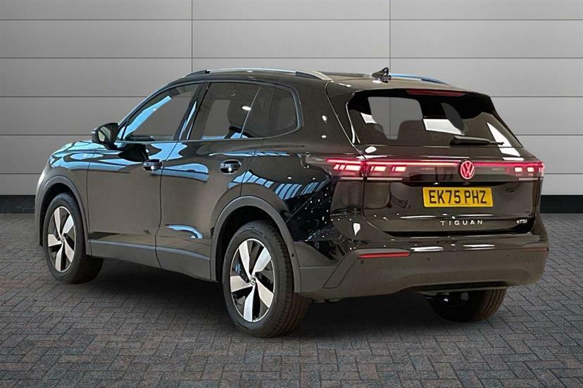 Volkswagen Tiguan 1.5 Etsi 150 Match Dsg EK75PHZ Black #3