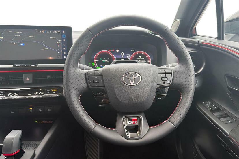 Toyota C-Hr 2.0 Phev Gr Sport Cvt RE75YXN White #6