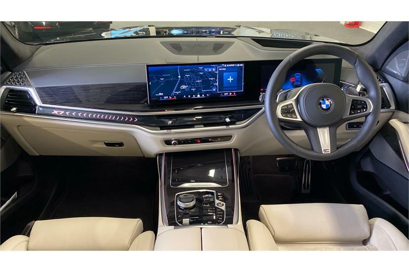 BMW X7 Xdrive40d Mht M Sport Step EK75SVN Black #4