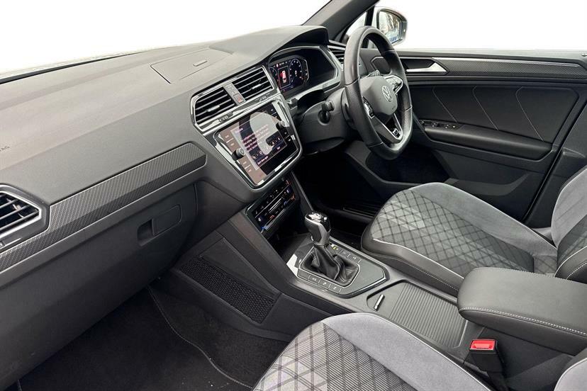 Volkswagen Tiguan 1.5 Tsi 150 R-line Edition Dsg VU24KGG White #2