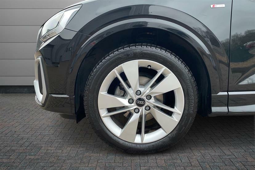 Audi Q2 35 Tfsi S Line S Tronic SH72LNW Black #5