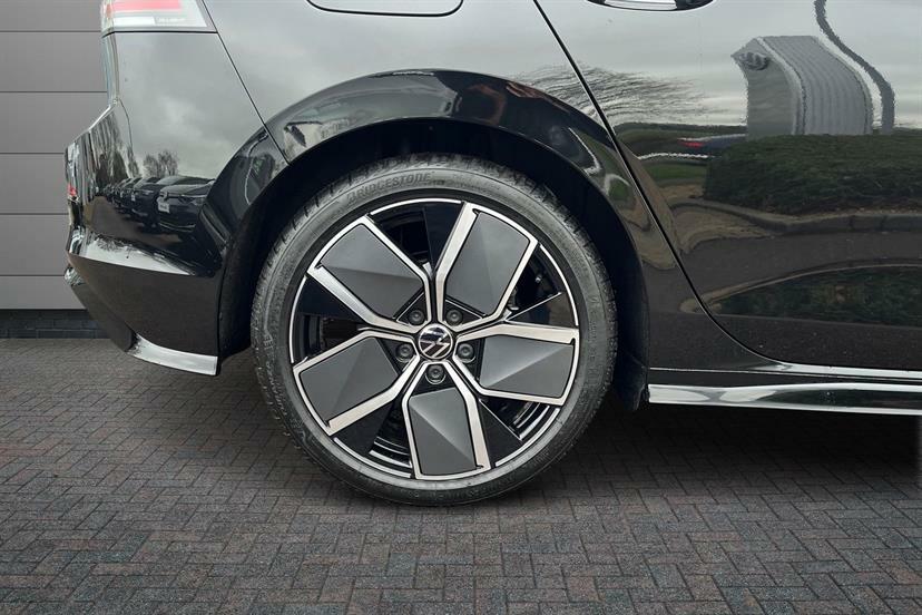Volkswagen Golf 1.5 Etsi 150 Black Edition Dsg GL75RBO Black #5