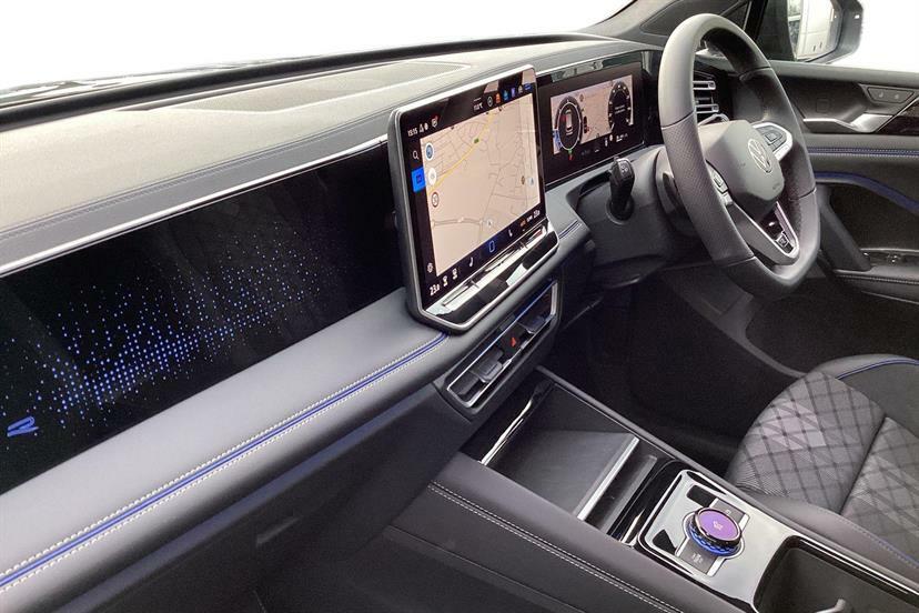 Volkswagen Tiguan 2.0 Tdi R-line Dsg EF75KXV Black #2