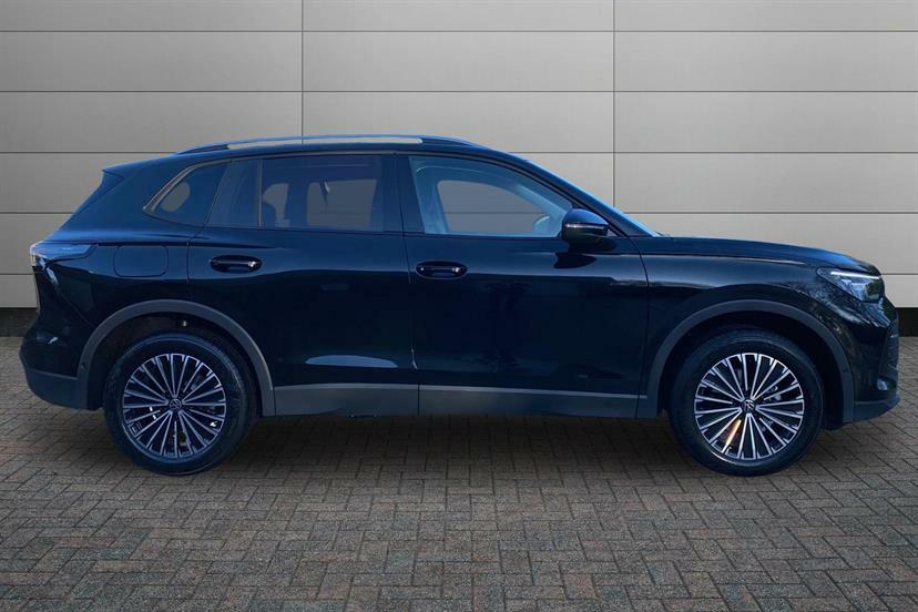 Volkswagen Tiguan 1.5 Etsi 150 Match Dsg MH75HHT Black #4