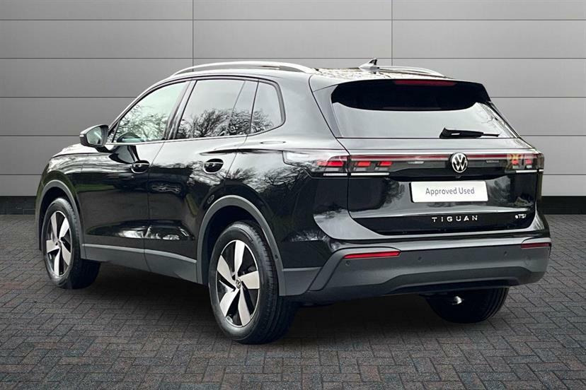 Volkswagen Tiguan 1.5 Etsi 150 Match Dsg GL75TPU Black #3