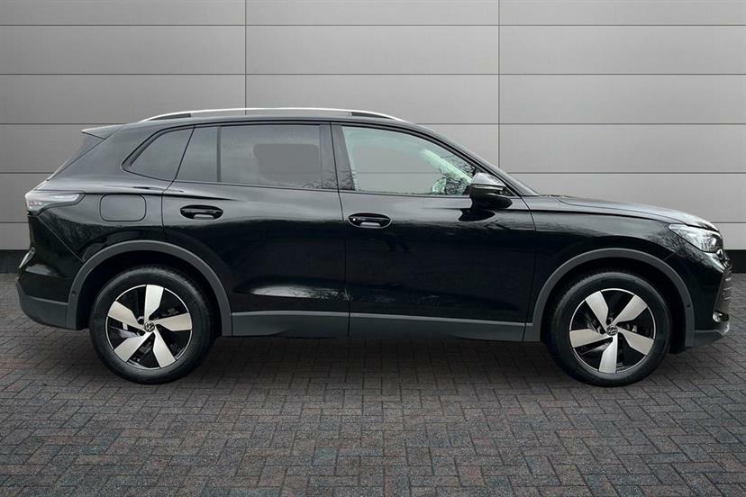 Volkswagen Tiguan 1.5 Etsi 150 Match Dsg GL75TPU Black #4