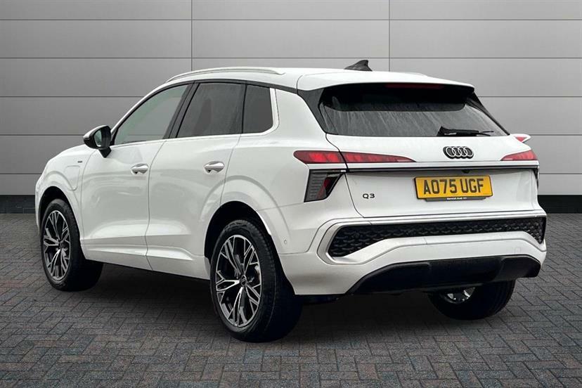Audi Q3 1.5 E-hybrid S Line S Tronic AO75UGF White #3