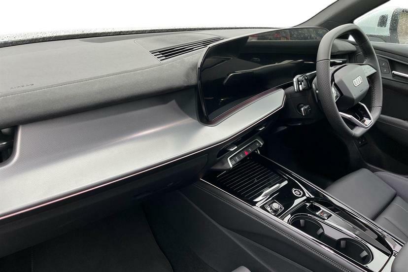 Audi Q3 1.5 E-hybrid S Line S Tronic AO75UGF White #2