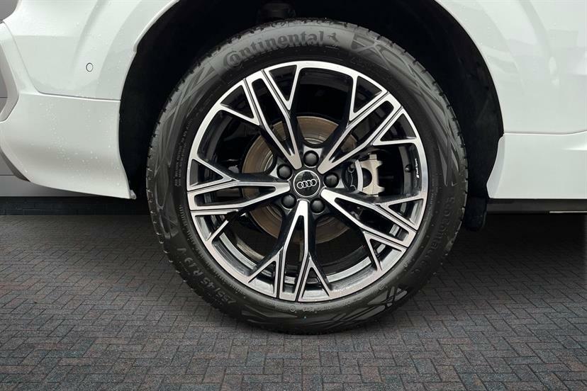 Audi Q3 1.5 E-hybrid S Line S Tronic AO75UGF White #5
