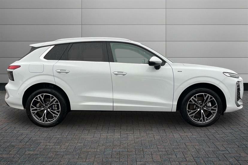 Audi Q3 1.5 E-hybrid S Line S Tronic AO75UGF White #4