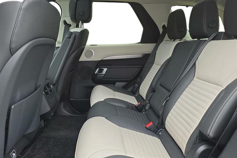 Land Rover Discovery 3.0 D350 Dynamic Hse AJ74CVO Black #4