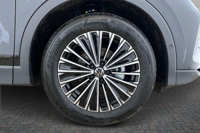 Volkswagen Tiguan 1.5 Etsi 150 Match Dsg AP75EVD Black #5