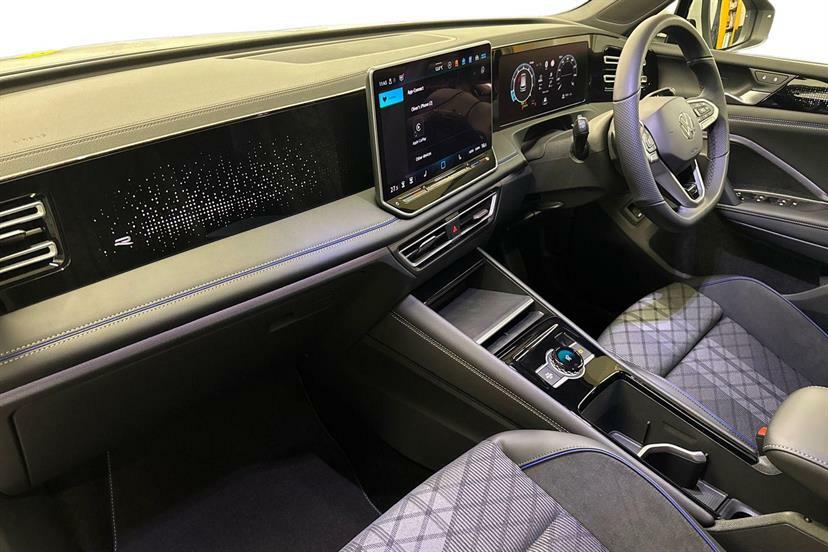 Volkswagen Tiguan 1.5 Etsi 150 R-line Dsg GL75KWF White #2