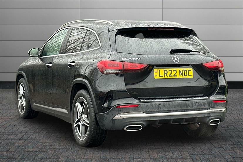 Mercedes-Benz GLA Class 180 Amg Line Premium Black #2