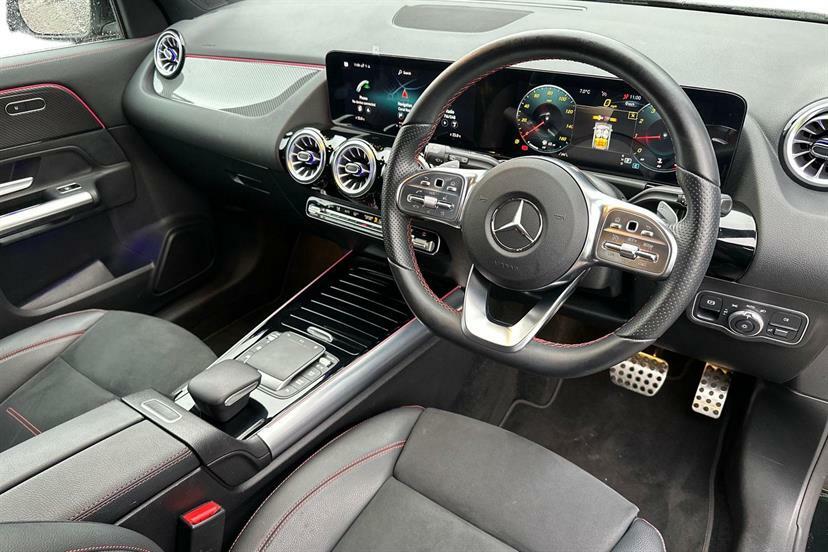 Mercedes-Benz GLA Class 180 Amg Line Premium Black #5
