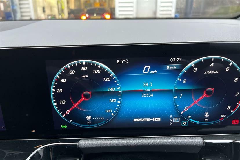 Mercedes-Benz GLA Class 35 4Matic Premium Black #6