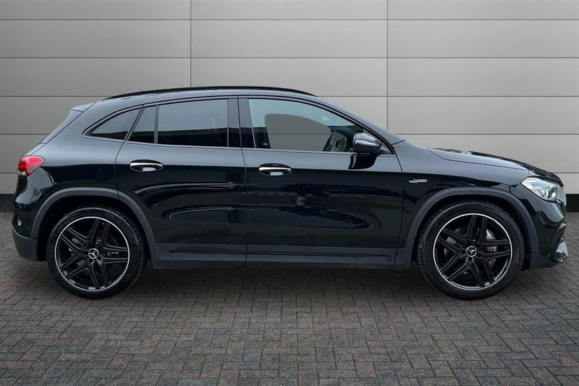 Mercedes-Benz GLA Class 35 4Matic Premium Black #3