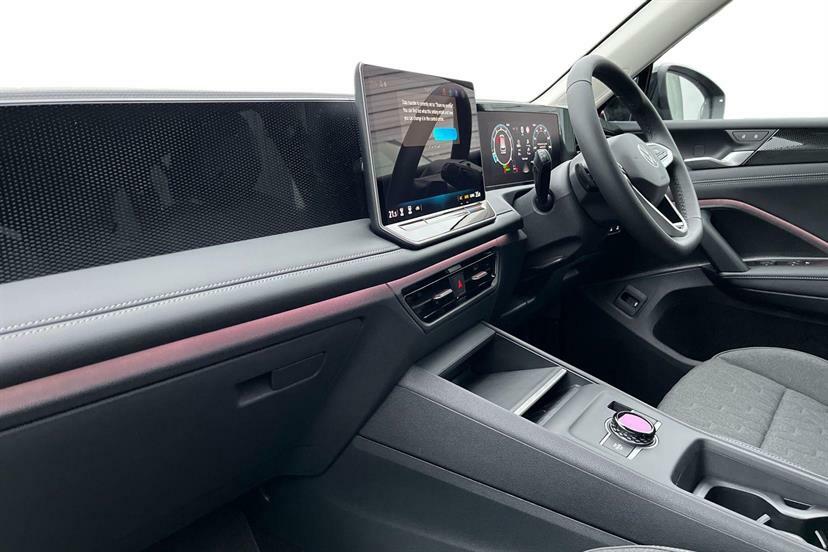 Volkswagen Tiguan 1.5 Etsi 150 Match Dsg EF75FXW Black #2