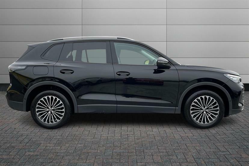 Volkswagen Tiguan 1.5 Etsi 150 Match Dsg EJ75KSE Black #4