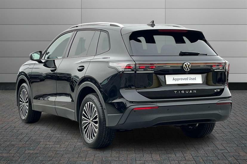 Volkswagen Tiguan 1.5 Etsi 150 Match Dsg EJ75KSE Black #3