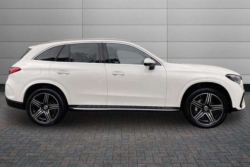Mercedes-Benz GLC Class 300E 4Matic Amg Line Premium 9G-tronic KR75BZB White #3