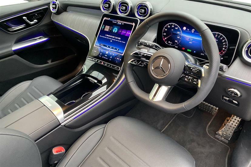 Mercedes-Benz GLC Class 300E 4Matic Amg Line Premium 9G-tronic KR75BZB White #5