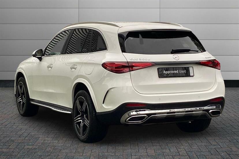 Mercedes-Benz GLC Class 300E 4Matic Amg Line Premium 9G-tronic KR75BZB White #2