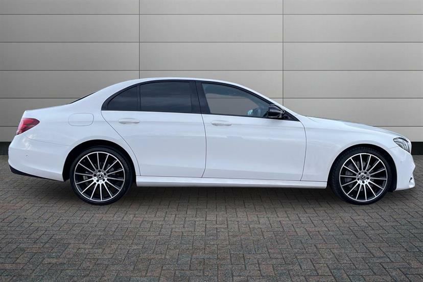 Mercedes-Benz E Class E220d 4Matic Amg Line Night Edition 9G-tronic KM69CDX White #3