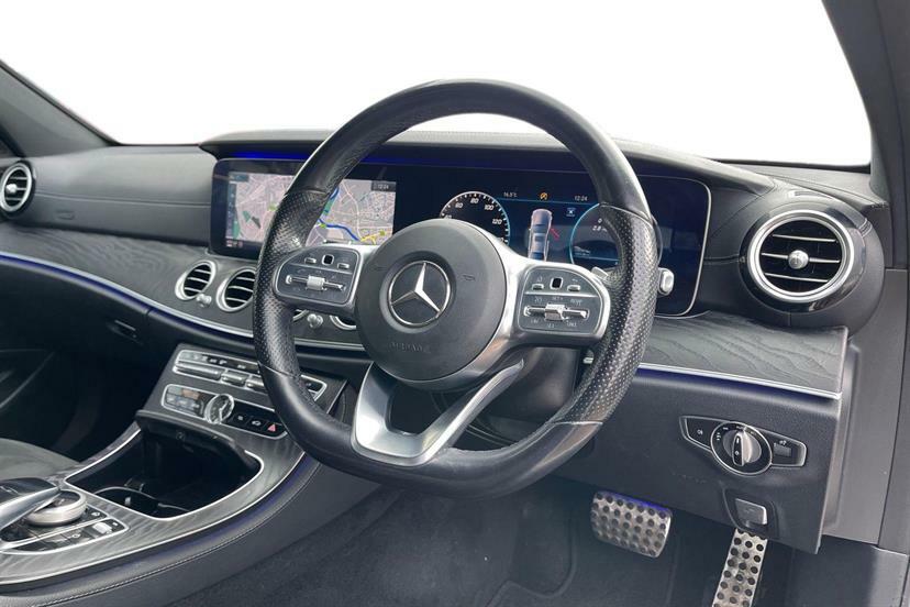 Mercedes-Benz E Class E220d 4Matic Amg Line Night Edition 9G-tronic KM69CDX White #5