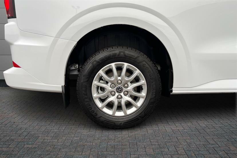 Volkswagen E-Transporter 100Kw 65Kwh Commerce Pro Van MA75RXL White #5