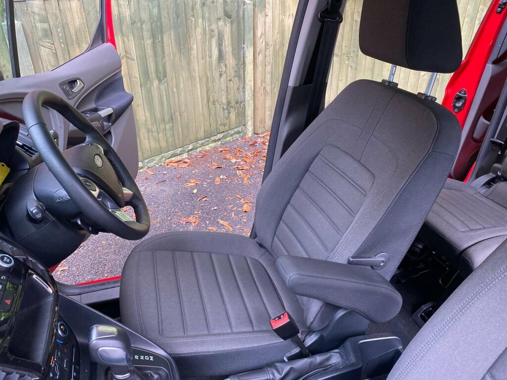 Ford Grand Tourneo Connect Mpv 1.5 Ecoblue Titanium Euro 6 Ss 20 Red #2