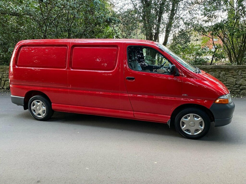 Toyota HiAce Panel Van 2.5 300 D-4d Rwd L2 H1 Ac 200303 Red