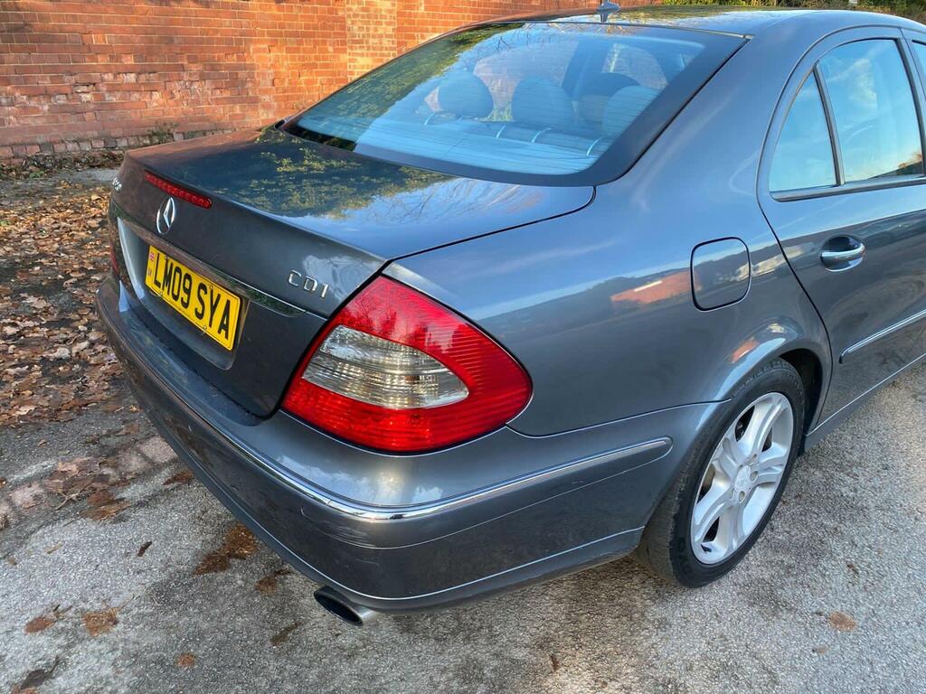 Mercedes-Benz E Class Saloon 3.0 E320 Cdi Avantgarde G-tronic 2009 LM09SYA Grey #3