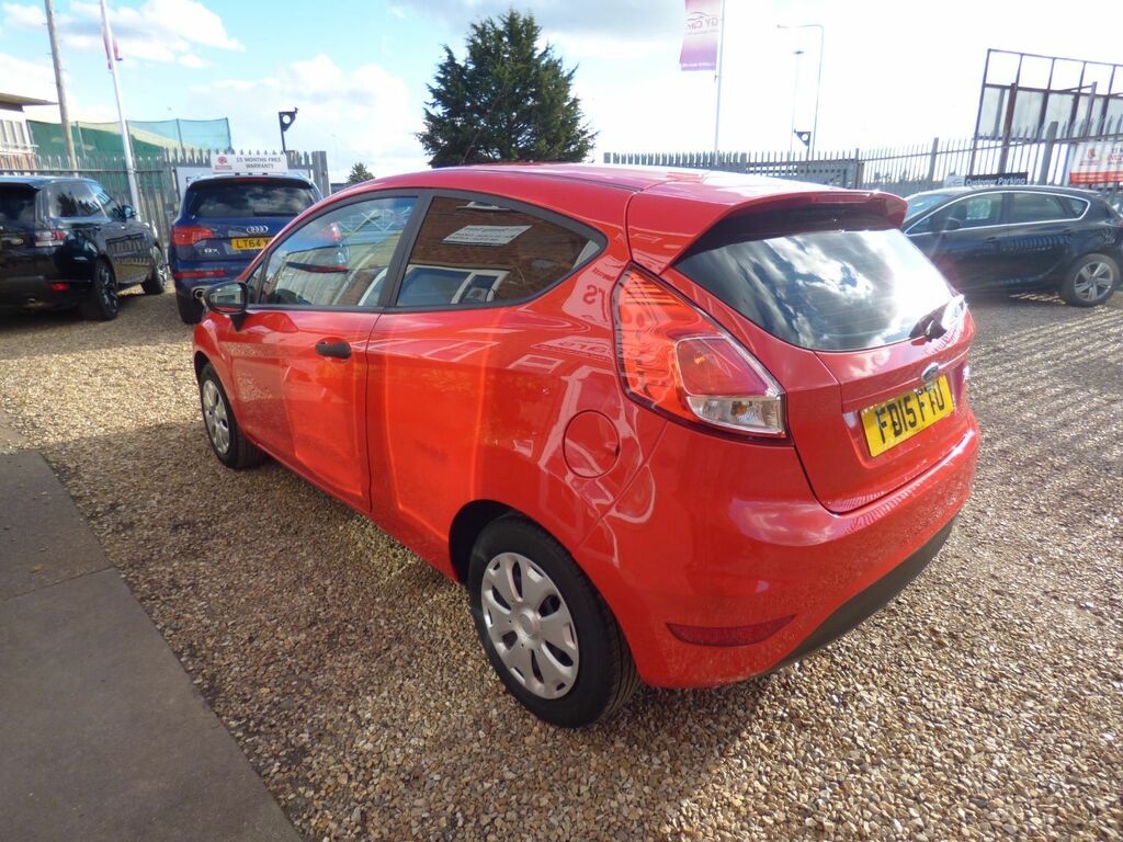 Ford Fiesta Hatchback 1.25 Studio 3-Door 55,000 Miles 30 Tax FD15FTU Red #6