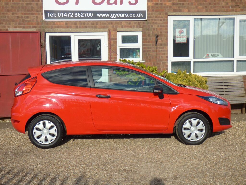 Ford Fiesta Hatchback 1.25 Studio 3-Door 55,000 Miles 30 Tax FD15FTU Red #2