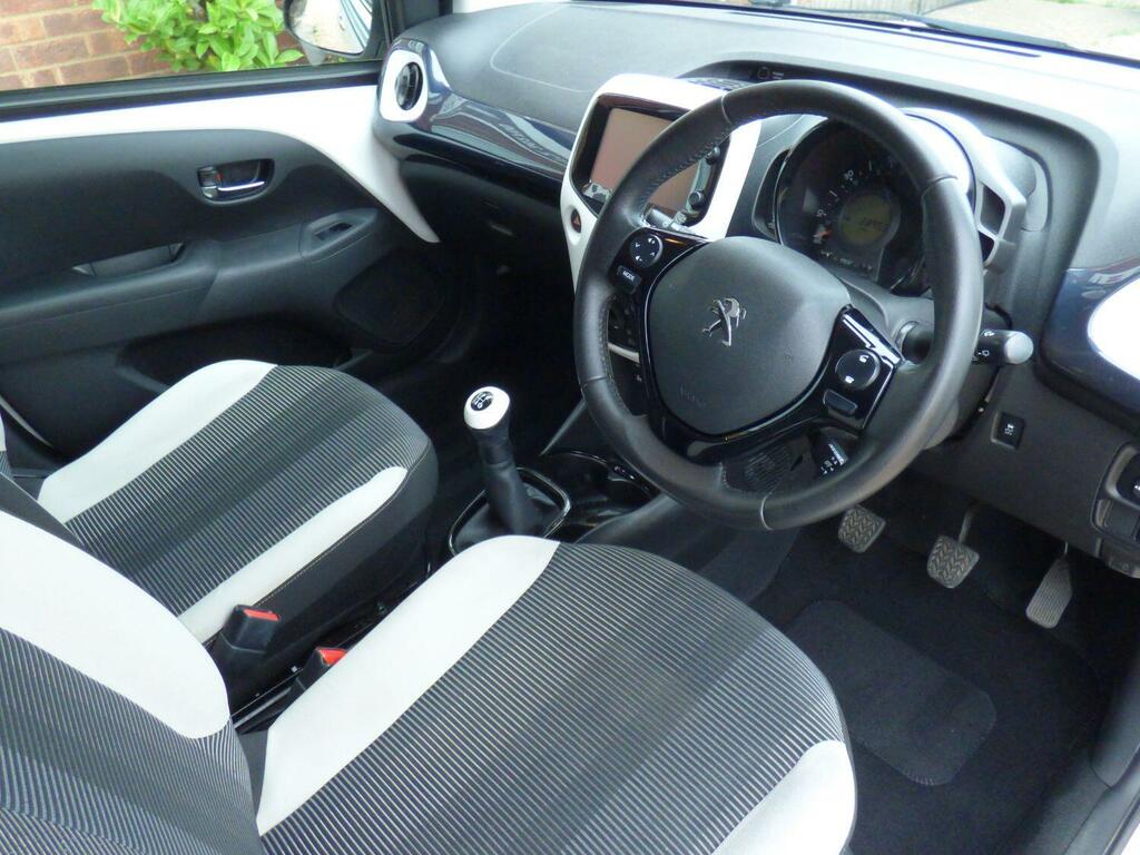 Peugeot 108 Hatchback 1.2 Puretech Collection 5-Door 28,000 Mi LA17JRV White #3