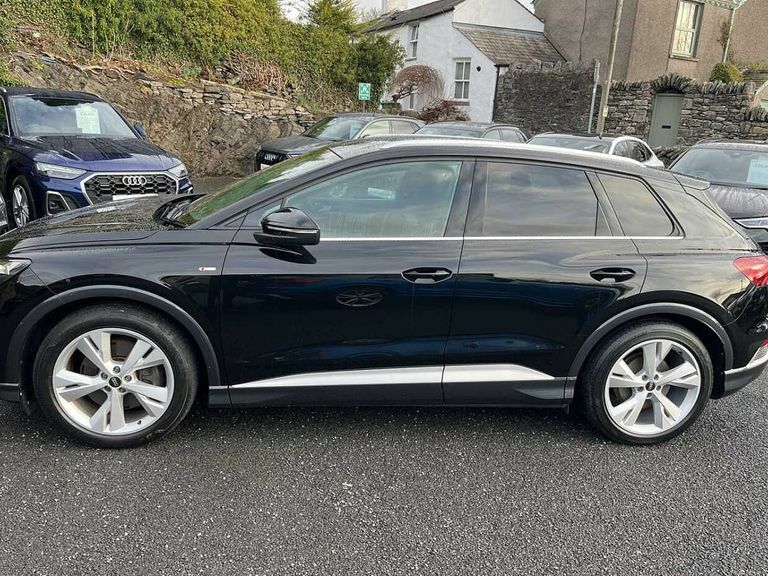Audi Q4 E Tron Q4 S Line 40 E-tron 150,00 Kw Black #4