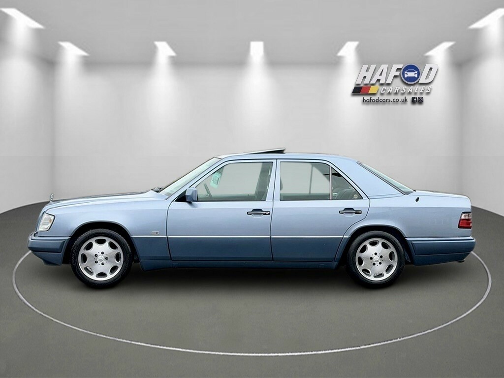 Mercedes-Benz E Class -- M490RCJ Blue #4