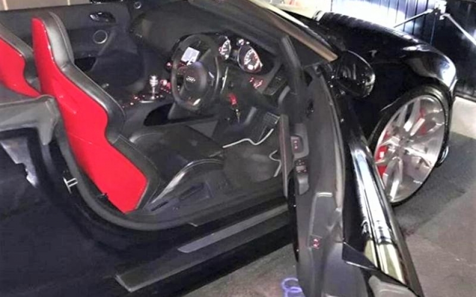 Audi R8 Petrol Black #4